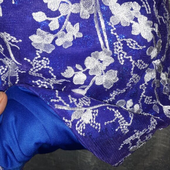 Holiday, Prom, Homecoming Short Cocktail Dress with Floral Appliques - Size: 4 - Picture 12 of 16